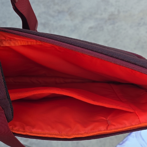 Thule Maroon Laptop Bag - Picture 4 of 4